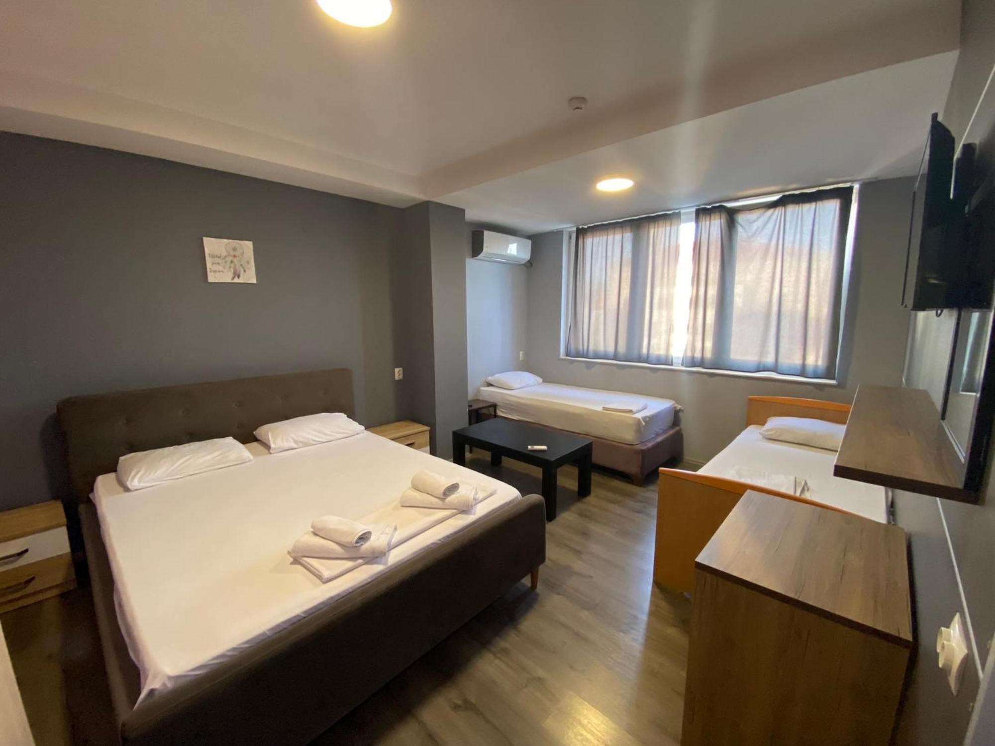 Hotel Fama Skopje Exterior photo
