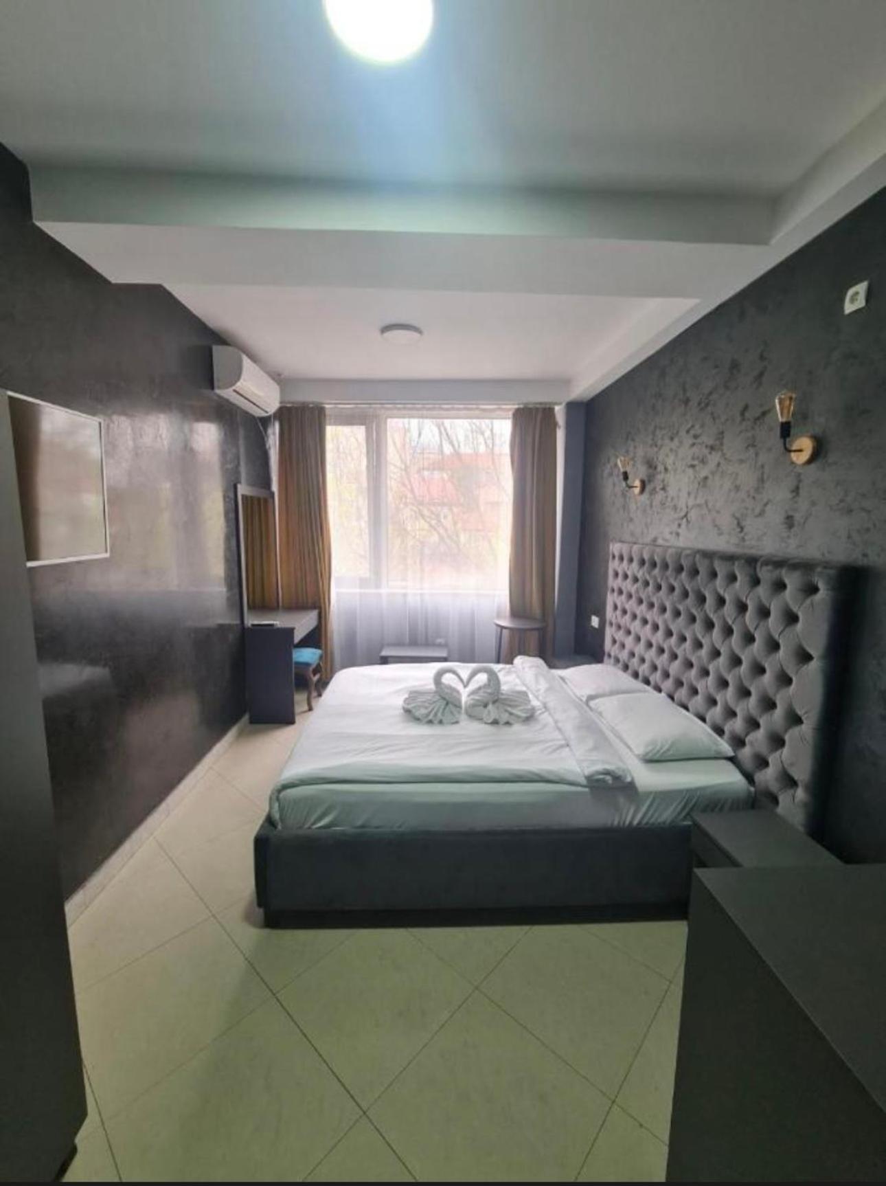 Hotel Fama Skopje Exterior photo