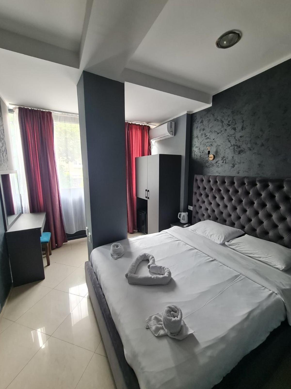 Hotel Fama Skopje Exterior photo